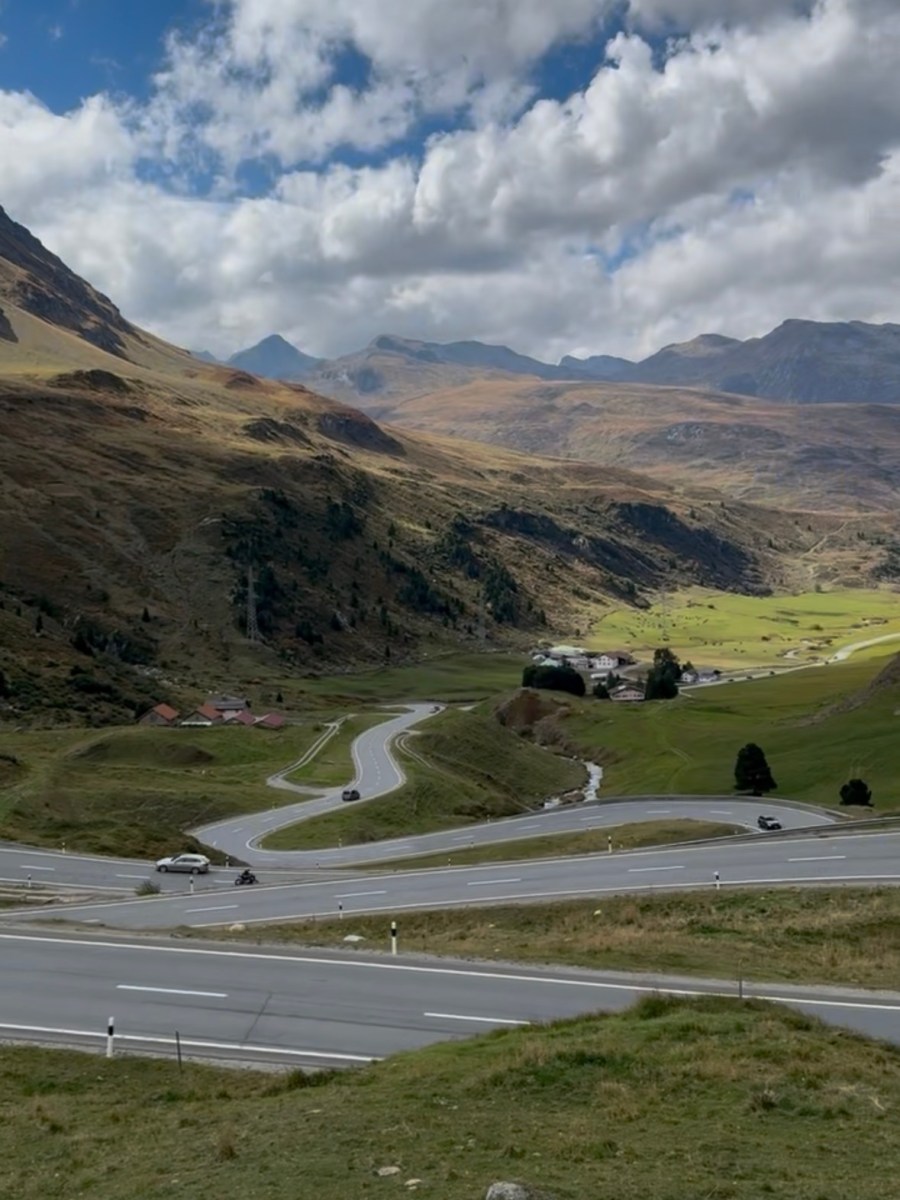 Itinerario in moto imperdibile sulle Alpi svizzere – Julier Albula e abbigliamento tecnico&nbsp;ALike